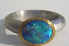 Ring Gelbgold 22 Karat / Palladium 950 / Opal