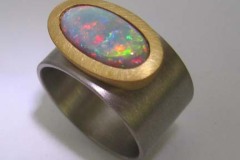 Ring Gelbgold 22 Karat / Palladium 950 / Opal