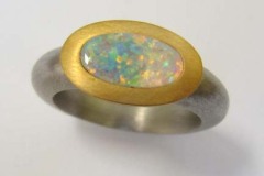 Ring Gelbgold 22 Karat / Palladium 950 / Opal